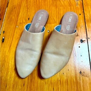TOMS Women’s leather mule slides - size 9